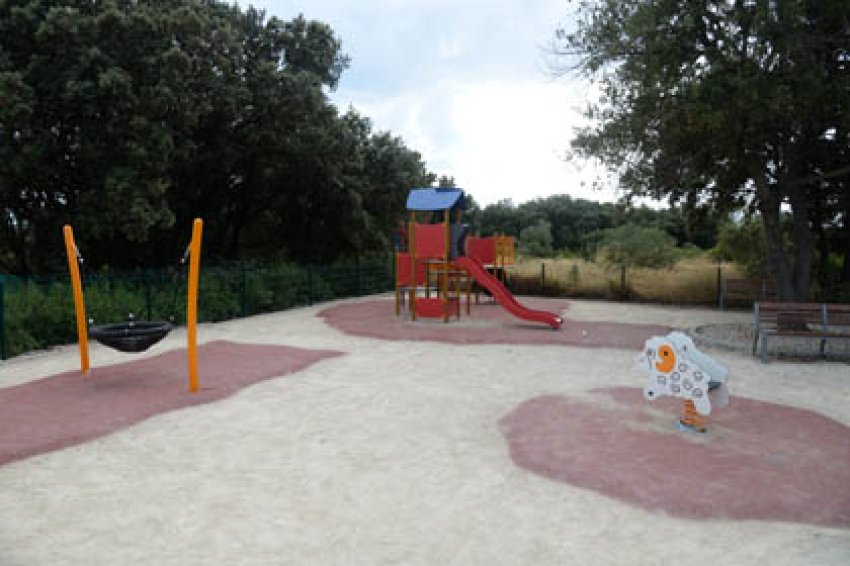 decouvrir-Aire-jeux-Val-Combe.jpg decouvrir Aire jeux Val Combe